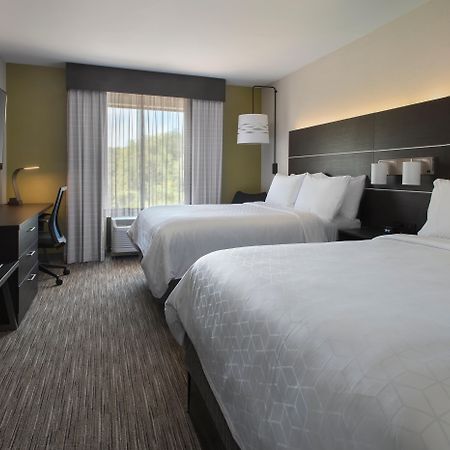Holiday Inn Express Great Barrington By Ihg Exterior photo