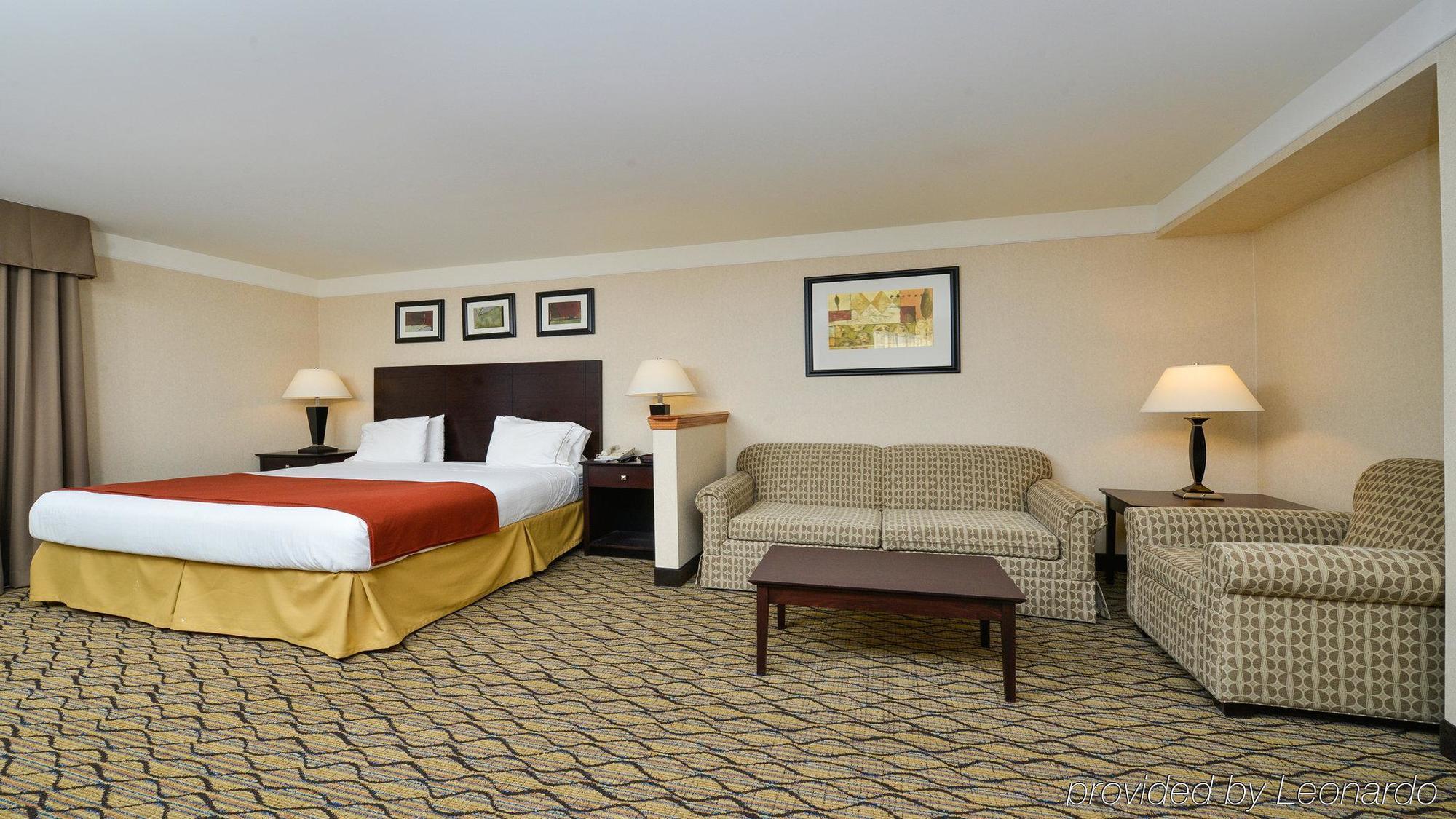 Holiday Inn Express Great Barrington By Ihg Exterior photo