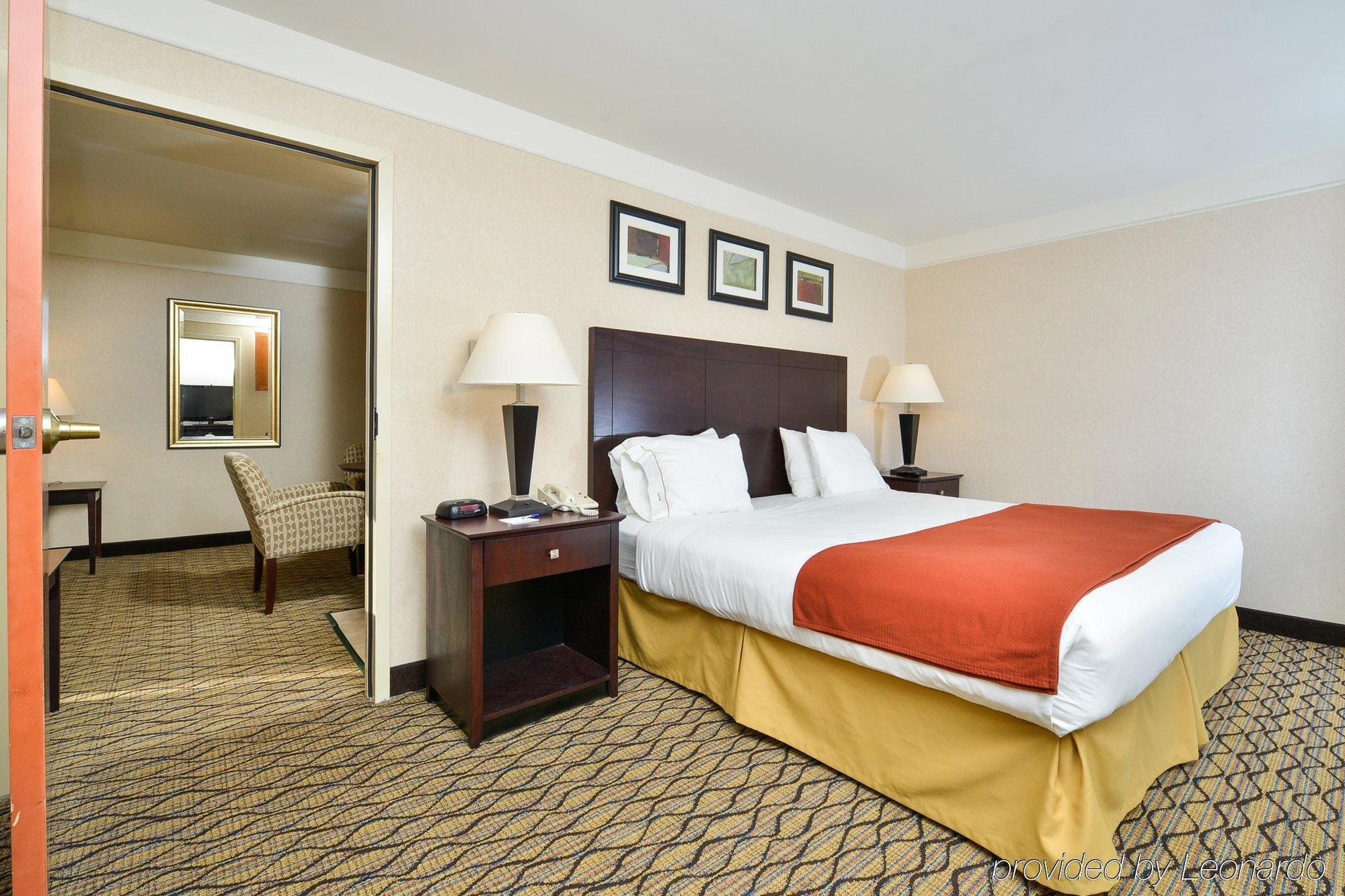 Holiday Inn Express Great Barrington By Ihg Exterior photo