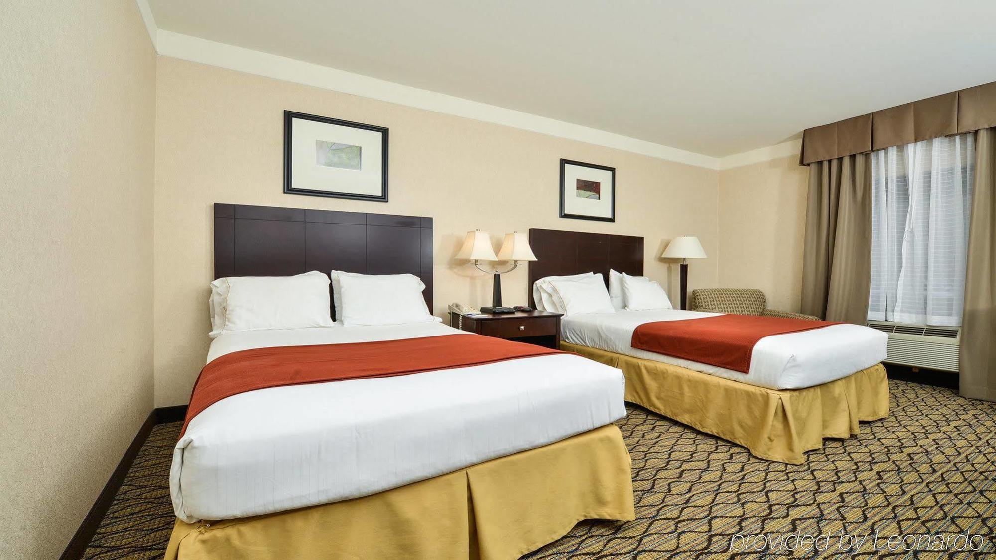 Holiday Inn Express Great Barrington By Ihg Exterior photo