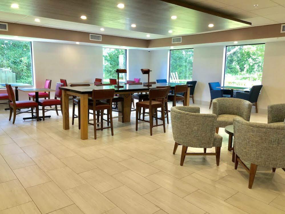 Holiday Inn Express Great Barrington By Ihg Exterior photo