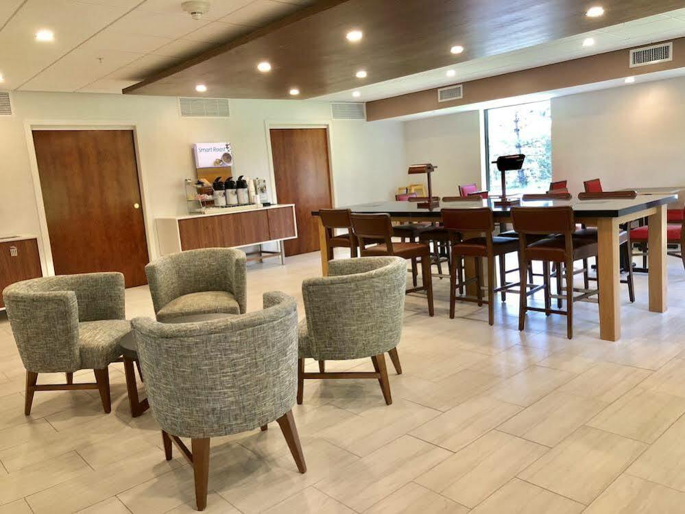 Holiday Inn Express Great Barrington By Ihg Exterior photo