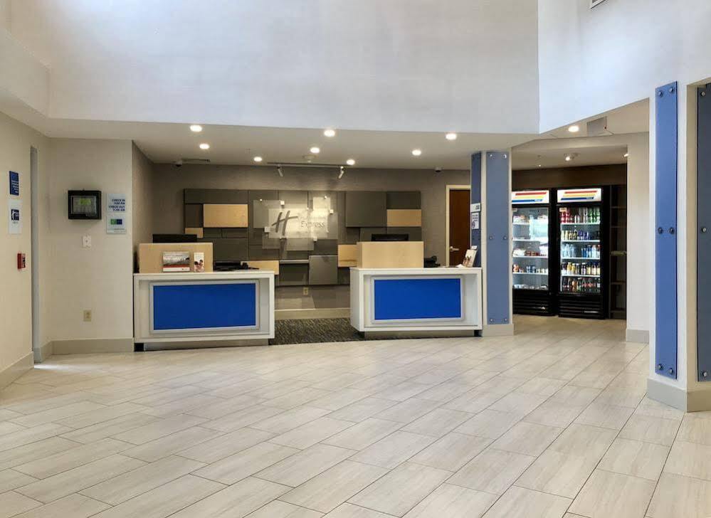Holiday Inn Express Great Barrington By Ihg Exterior photo